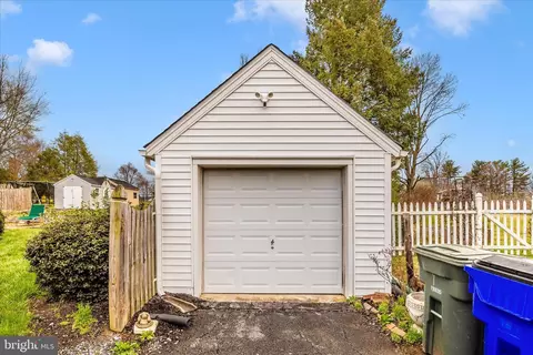 Exterior - 526 Grant Pl, Frederick, MD 21702 photo 6 of 11