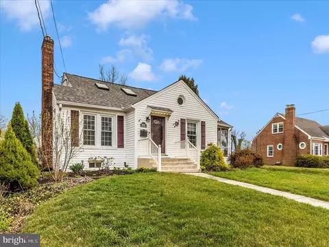 Exterior - 526 Grant Pl, Frederick, MD 21702 photo 4 of 11