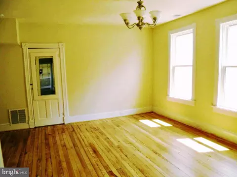 Living - 102 E A St, Brunswick, MD 21716 photo 3 of 3