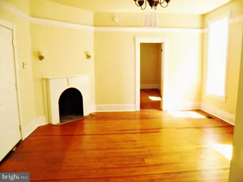 Living - 102 E A St, Brunswick, MD 21716 photo 1 of 3