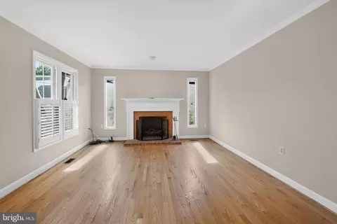 Living - 825 Dunbrooke Ct, Frederick, MD 21701 photo 2 of 4