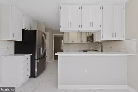 Kitchen - 825 Dunbrooke Ct, Frederick, MD 21701 photo 2 of 3