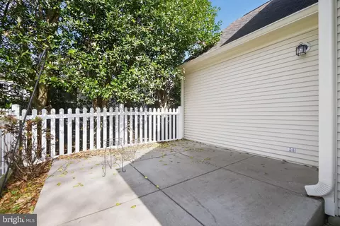 Exterior - 825 Dunbrooke Ct, Frederick, MD 21701 photo 2 of 4