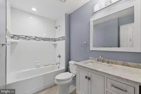 Bath - 825 Dunbrooke Ct, Frederick, MD 21701 photo 1 of 3