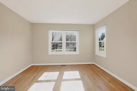 Living - 825 Dunbrooke Ct, Frederick, MD 21701 photo 4 of 4