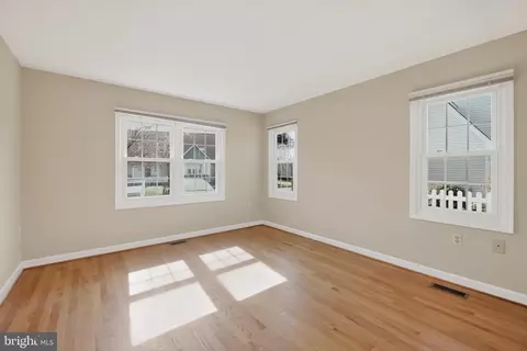 Living - 825 Dunbrooke Ct, Frederick, MD 21701 photo 3 of 4