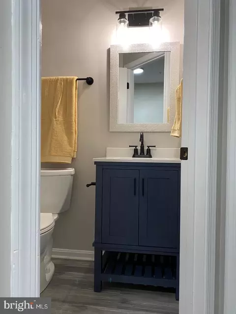 Bath - 8806 Briarcliff Ln, Frederick, MD 21701 photo 6 of 7