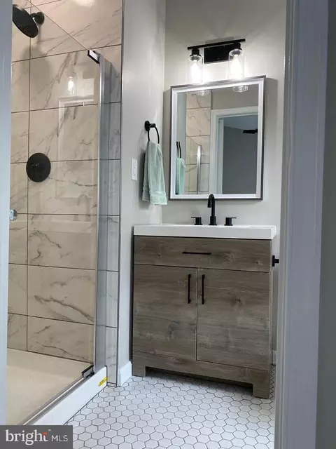 Bath - 8806 Briarcliff Ln, Frederick, MD 21701 photo 2 of 7