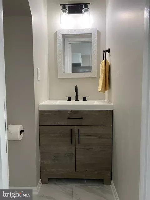 Bath - 8806 Briarcliff Ln, Frederick, MD 21701 photo 1 of 7