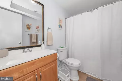 Bath - 1107 2nd Ave, Brunswick, MD 21716 photo 1 of 1