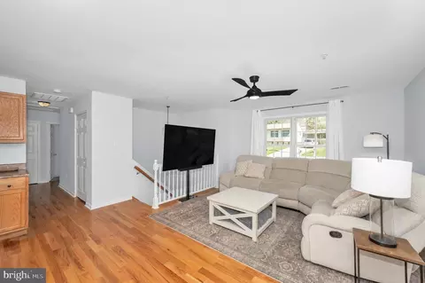 Entry Way - 1107 2nd Ave, Brunswick, MD 21716 photo 3 of 10