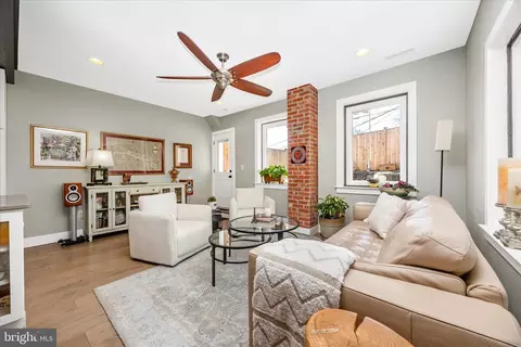 8 12 W 5th St, Frederick, MD 21701