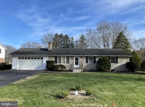 8121 Runnymeade Dr, Frederick, MD 21702