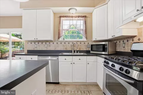 Kitchen - 149 Crosstimber Way, Frederick, MD 21702 photo 4 of 6