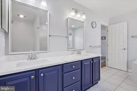 Bath - 1912 Moran Dr, Frederick, MD 21702 photo 2 of 4