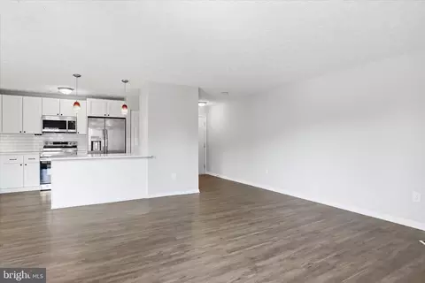 Living - 2137 Wainwright Ct #1C, Frederick, MD 21702 photo 2 of 5
