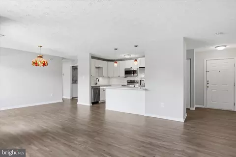 Living - 2137 Wainwright Ct #1C, Frederick, MD 21702 photo 3 of 5