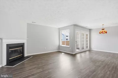 Living - 2137 Wainwright Ct #1C, Frederick, MD 21702 photo 4 of 5