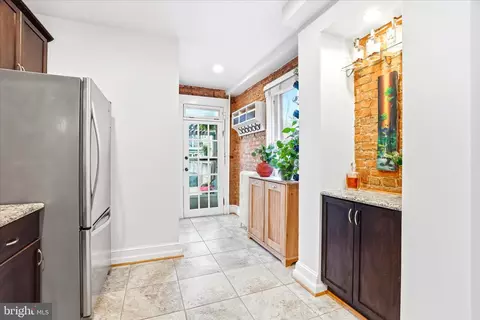 Entry Way - 205 E 4th St E, Frederick, MD 21701 photo 2 of 4