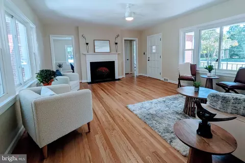 Living - 627 Grant Pl, Frederick, MD 21702 photo 4 of 5