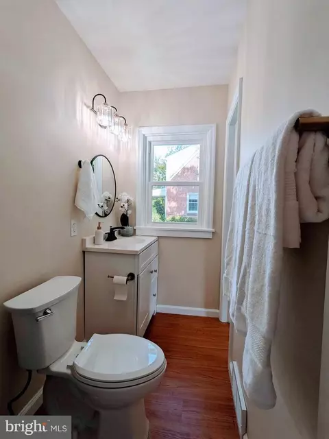 Bath - 627 Grant Pl, Frederick, MD 21702 photo 1 of 4