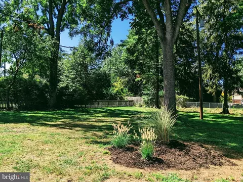 Exterior - 627 Grant Pl, Frederick, MD 21702 photo 7 of 10