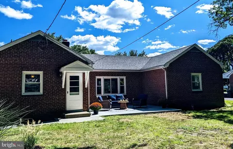 Exterior - 627 Grant Pl, Frederick, MD 21702 photo 5 of 10