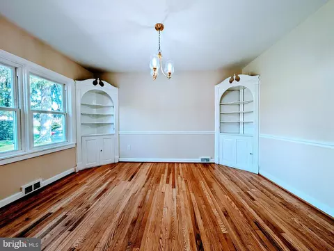 Living - 627 Grant Pl, Frederick, MD 21702 photo 5 of 5