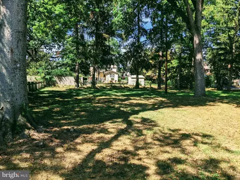Exterior - 627 Grant Pl, Frederick, MD 21702 photo 8 of 10