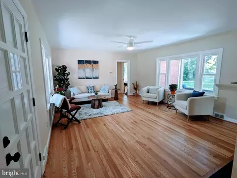 Living - 627 Grant Pl, Frederick, MD 21702 photo 2 of 5