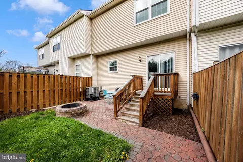 Exterior - 6105 Pine Crest Ln, Frederick, MD 21701 photo 1 of 7