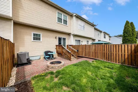 Exterior - 6105 Pine Crest Ln, Frederick, MD 21701 photo 3 of 7