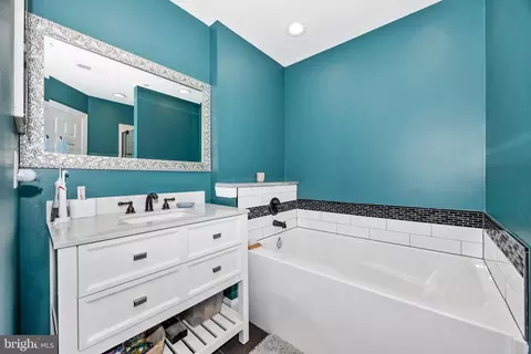 Bath - 6105 Pine Crest Ln, Frederick, MD 21701 photo 2 of 3
