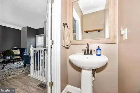 Entry Way - 6105 Pine Crest Ln, Frederick, MD 21701 photo 4 of 5