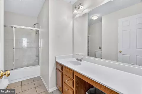 Bath - 5348 Saint James Pl, Frederick, MD 21703 photo 4 of 5