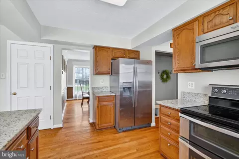 Entry Way - 5348 Saint James Pl, Frederick, MD 21703 photo 2 of 5