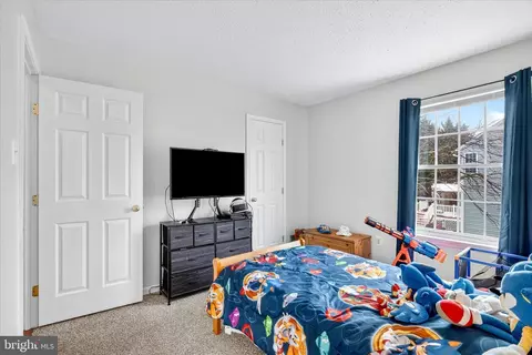 Bedroom - 5348 Saint James Pl, Frederick, MD 21703 photo 7 of 9