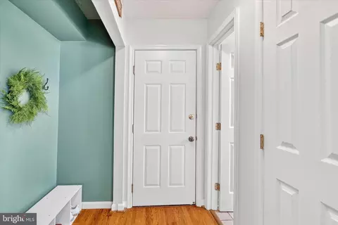 Entry Way - 5348 Saint James Pl, Frederick, MD 21703 photo 4 of 5