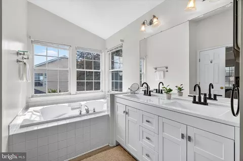 Bath - 5348 Saint James Pl, Frederick, MD 21703 photo 2 of 5