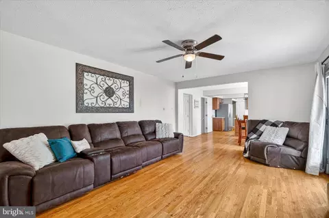 Entry Way - 5348 Saint James Pl, Frederick, MD 21703 photo 3 of 5