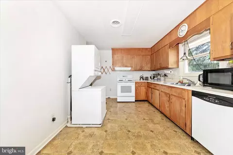 Kitchen - 7029 Rock Creek Dr, Frederick, MD 21702 photo 1 of 2