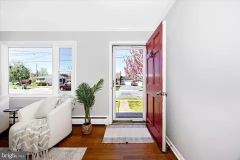 Entry Way - 504 A Valley St, Frederick, MD 21701 photo 1 of 2