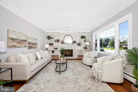 Living - 504 A Valley St, Frederick, MD 21701 photo 2 of 5
