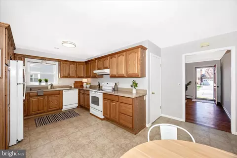 Entry Way - 504 A Valley St, Frederick, MD 21701 photo 2 of 2