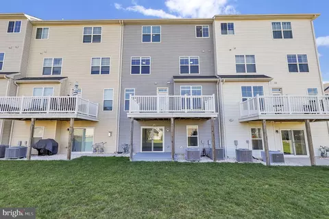 Exterior - 5906 Krantz Dr, Frederick, MD 21703 photo 5 of 8