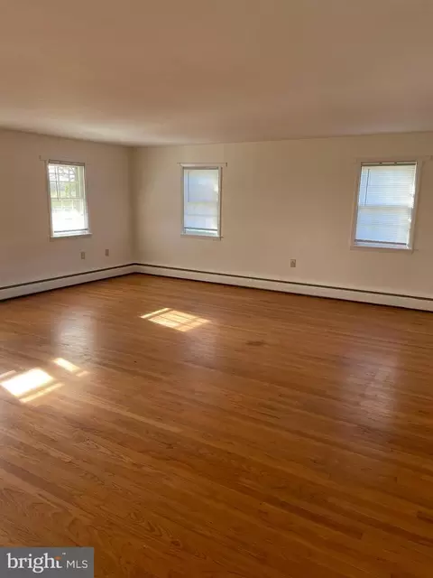 Living - 10524 Stull, Frederick, MD 21702 photo 10 of 11