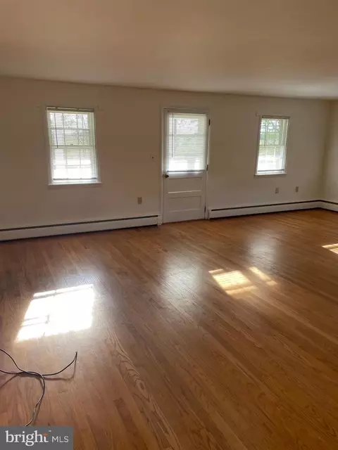 Living - 10524 Stull, Frederick, MD 21702 photo 9 of 11