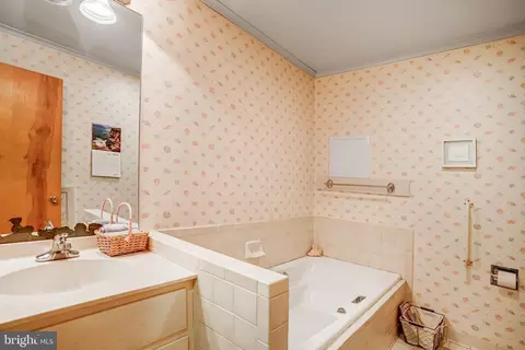Bath - 6101 Pembrook St, Frederick, MD 21704 photo 2 of 3