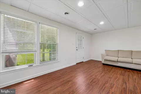 Living - 5481 Prince William Ct, Frederick, MD 21703 photo 8 of 9