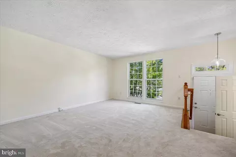 Living - 5481 Prince William Ct, Frederick, MD 21703 photo 4 of 9